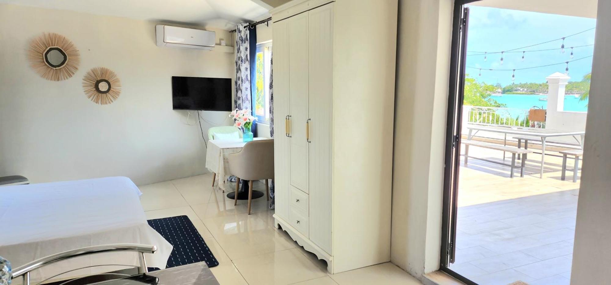 Lovely Studio Apartment With Views Of The Lagoon. غراند بايَ المظهر الخارجي الصورة