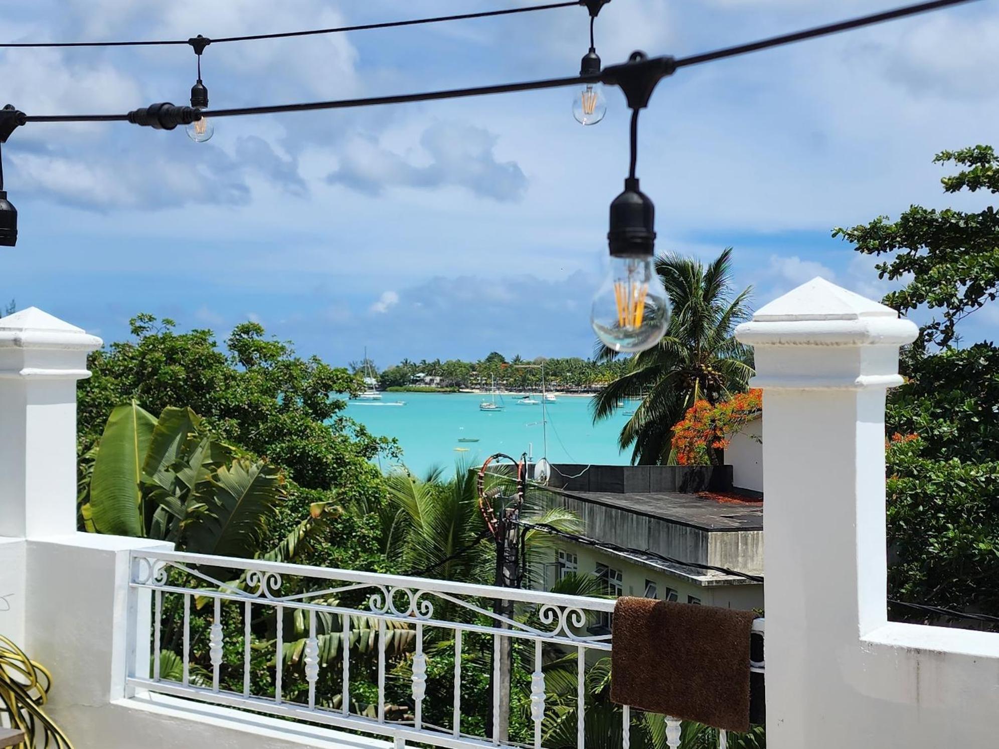 Lovely Studio Apartment With Views Of The Lagoon. غراند بايَ المظهر الخارجي الصورة