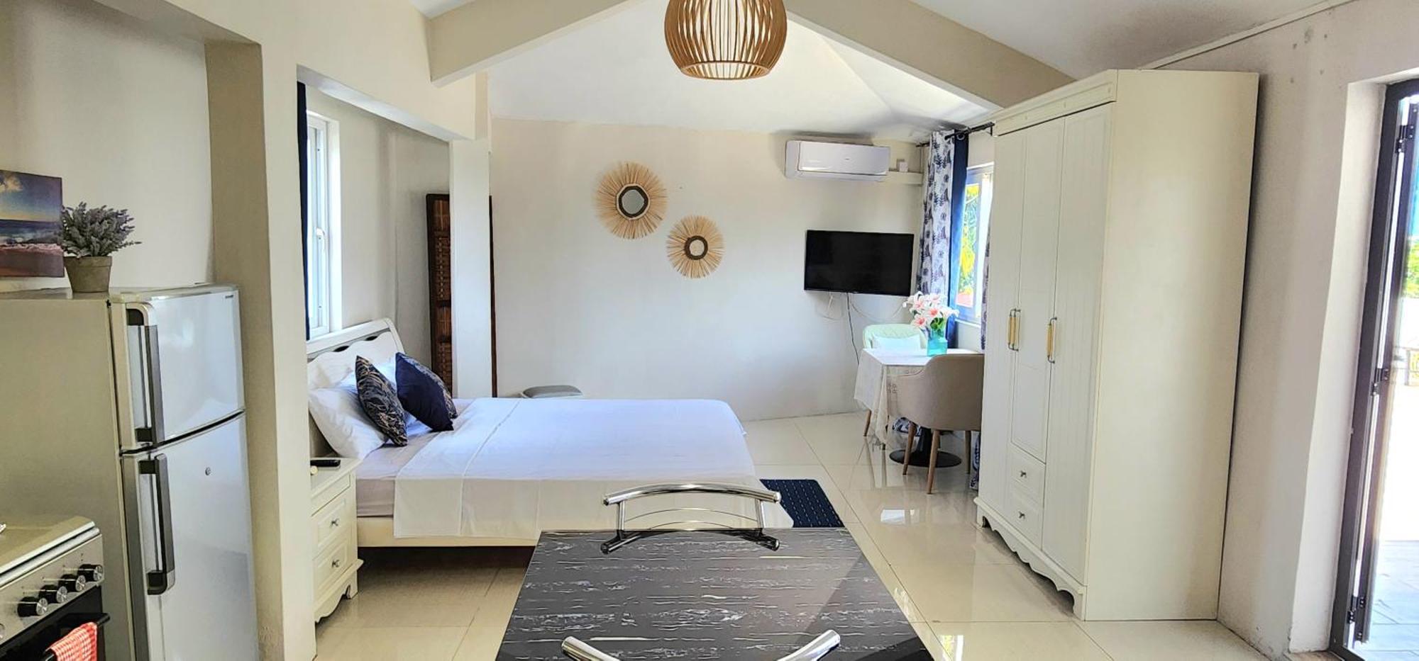 Lovely Studio Apartment With Views Of The Lagoon. غراند بايَ المظهر الخارجي الصورة