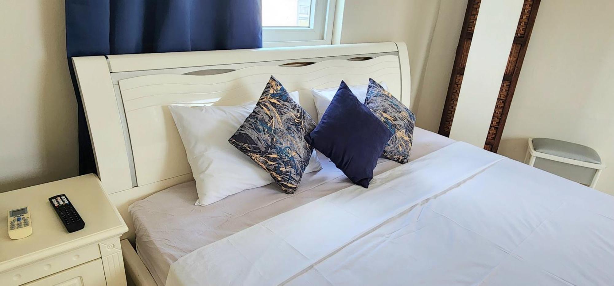 Lovely Studio Apartment With Views Of The Lagoon. غراند بايَ المظهر الخارجي الصورة